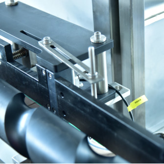 6500 BPH Rotary Type Automatic Capping Machine FX-8AH 80ml-1000ml Met 8 Capping Heads