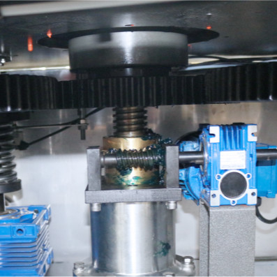 6500 BPH Rotary Type Automatic Capping Machine FX-8AH 80ml-1000ml Met 8 Capping Heads