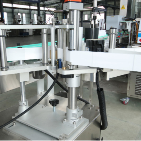 Automatische dubbelzijdige platte fles TN-150K Kleefkleefmerkmachine 220V 2,2KW