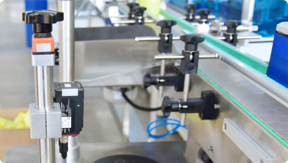 Machine voor het afgieten van vloeistof met meerdere vulnootsen op maat Ontworpen voor naadloze integratie in geautomatiseerde productiesystemen