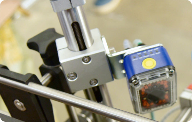 Automatische vulmachine voor chemische vloeistoffen met meerdere vulmonden en automatische vulmethode geschikt voor industrieel gebruik