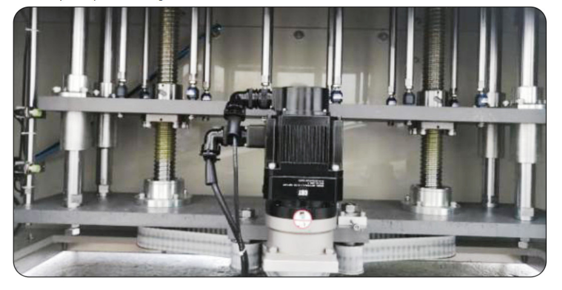 Anti-corrosie PP-frame met 12 sproeiers Automatische servo-pistonvulmachine